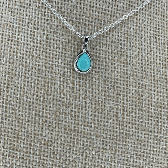 Small, Dainty Silver Turquoise Teardrop Pendant Necklace on Box Chain - Picture 5 of 14